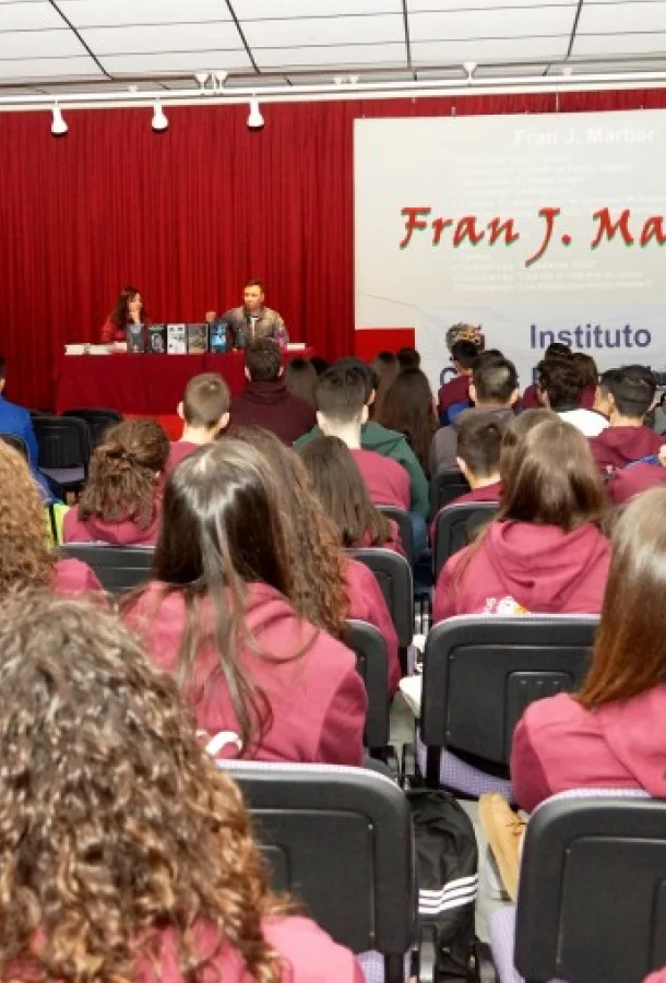 Encuentro de autor con alumnos del IES Dos Mares.
